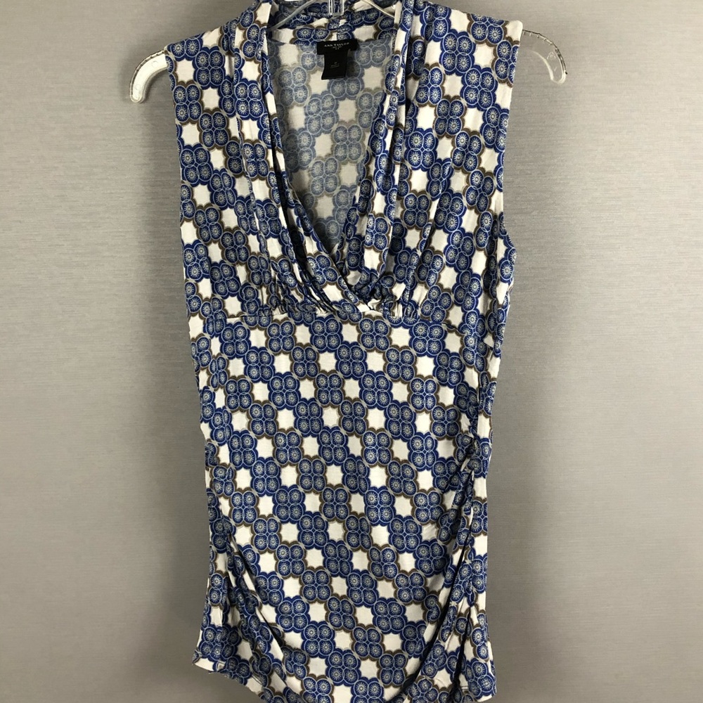 Ann Taylor Geometric Print Top. SZ M